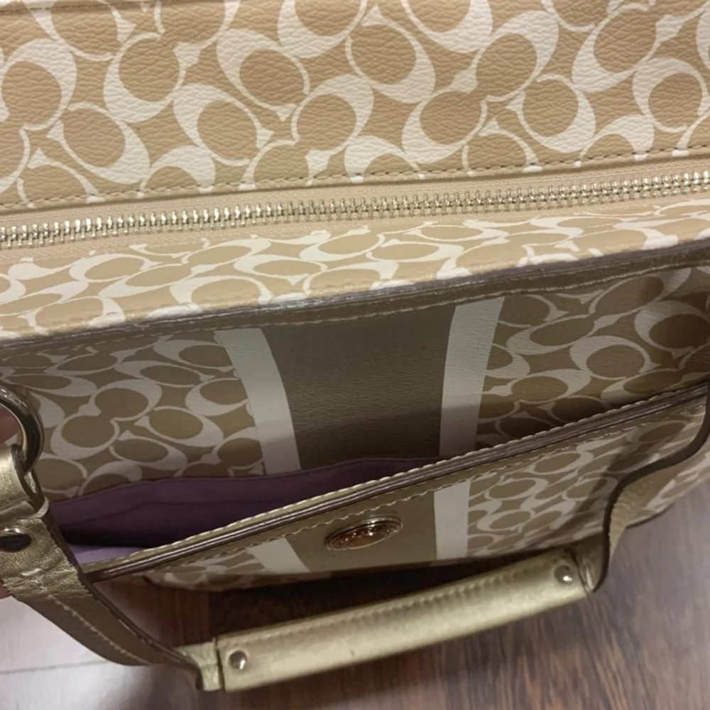 Coach Bag - Picture 3 of 4